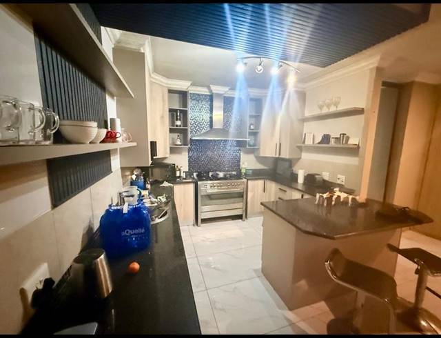 5 BEDROOM HOUSE FOR SALE IN FLORA GARDENS